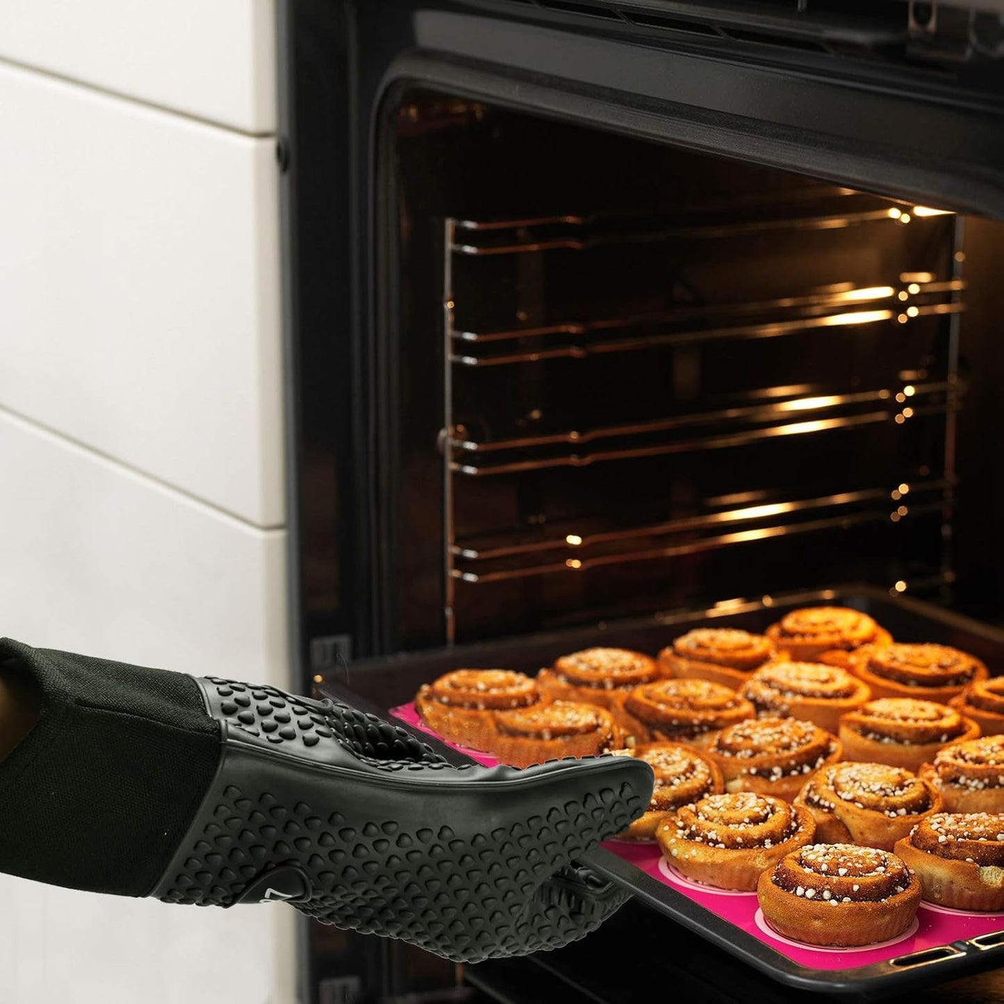 Kitchen Oven Gloves - Dual-Layer Heat Resistant Grilling Gloves, Silicone Oven Mitts with 5 Fingers, Waterproof Non-Slip Pot Holder for Barbecue, Cooking, Baking (Black Long)